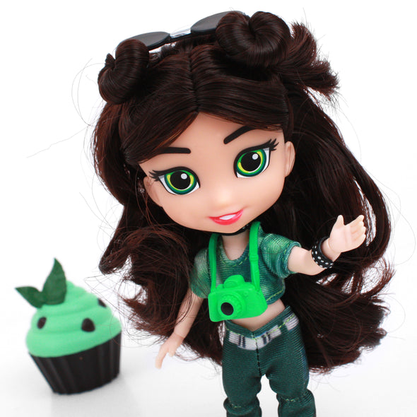 Bella - For Keeps™ Girl with Cupcake Keepsake™ Series 1